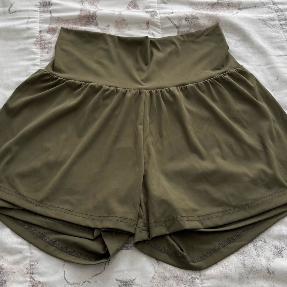 DYM Olive Green High-Waisted lined pockets Shorts, size S athletic athleisure